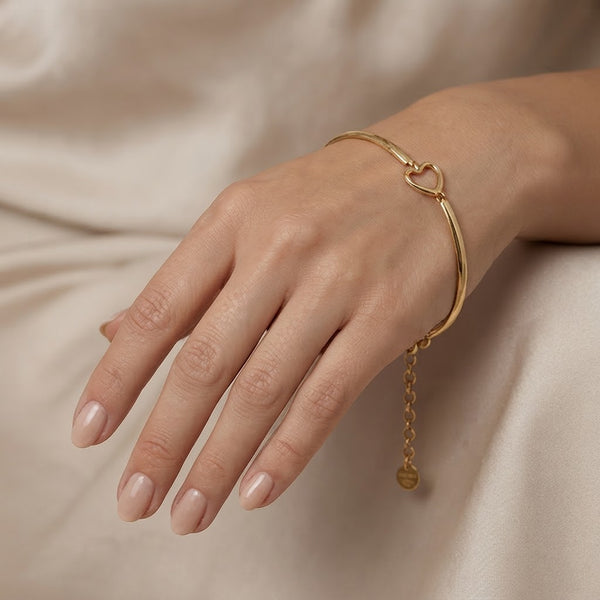 Chic Heart Clasp Half-Bangle Bracelet